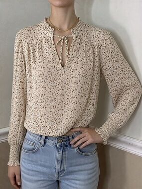 🩷 5 for $20! Rachel Zoe Cream Floral Tie-Neck Blouse